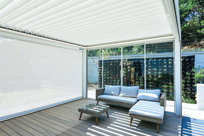 Terrassenpergola 4,0 x 5,5 m, Höhe 2,7 m mit drehbarem Lamellendach und Motorantrieb, Terrassenüberdachung