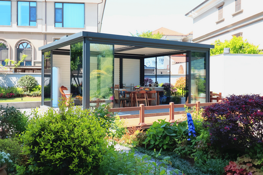 Terrassenpergola 3,5 x 6,0 m, Höhe 2,7 m mit drehbarem Lamellendach und Motorantrieb, Terrassenüberdachung